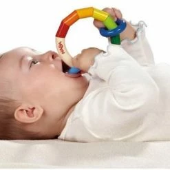Haba Ronde Rammelaar Van Hout | Baby Speelgoed -Duurzamer-speelgoed Winkel 550x348 3