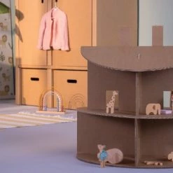 Kartonnen Poppenhuis Rond - Cadeau Van Duurzaam Karton - Hobbykarton - KarTent -Duurzamer-speelgoed Winkel 550x366 155