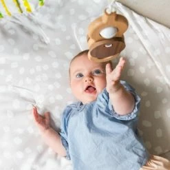 Lovevery Play Gym - Baby Speelgoed 0 Jaar - Babygym Hout - Baby Cadeau - Speelkleed - Duurzaam 10 Lovevery Play Gym - Baby Speelgoed 0 Jaar - Babygym Hout - Baby Cadeau - Speelkleed - Duurzaam -Duurzamer-speelgoed Winkel 550x366 6