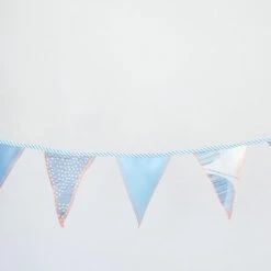 L.A.P. Atelier Mini-vlaggenlijn Baby Boy | 2,5 Meter | Stoffen Vlaggetjes | Duurzaam & Handgemaakt | Blauw Wit -Duurzamer-speelgoed Winkel 550x366 89