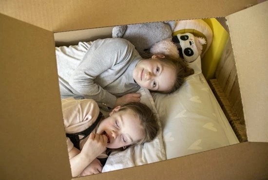 Kartonnen Kinderbed Huis - Speelhuisje - Sinterklaas Cadeau - Hobbykarton - KarTent 4 Kartonnen Kinderbed Huis - Speelhuisje - Sinterklaas Cadeau - Hobbykarton - KarTent - Afbeelding 4