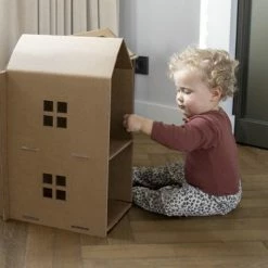 Kartonnen Poppenhuis - Cadeau Van Duurzaam Karton - Hobbykarton - KarTent -Duurzamer-speelgoed Winkel 550x372 7