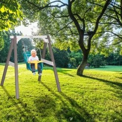 AXI Baby Schommel In Grijs/Wit Met Zitje In Blauw/Geel - FSC Hout - Babyschommel Voor Kindjes Van 9-36 Maanden - Met 4 Grondankers 10 AXI Baby Schommel In Grijs/Wit Met Zitje In Blauw/Geel - FSC Hout - Babyschommel Voor Kindjes Van 9-36 Maanden - Met 4 Grondankers -Duurzamer-speelgoed Winkel 550x412 13