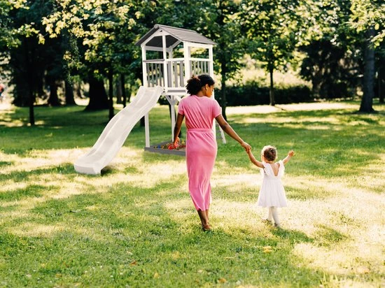 AXI Beach Tower Speeltoestel In Grijs/Wit - Speeltoren Met Zandbak En Witte Glijbaan - FSC Hout - Speelhuis Op Palen Voor De Tuin 6 AXI Beach Tower Speeltoestel In Grijs/Wit - Speeltoren Met Zandbak En Witte Glijbaan - FSC Hout - Speelhuis Op Palen Voor De Tuin - Afbeelding 6