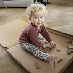 Kartonnen Poppenhuis - Cadeau Van Duurzaam Karton - Hobbykarton - KarTent -Duurzamer-speelgoed Winkel 550x446 7