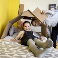 Kartonnen Kinderbed Huis - Speelhuisje - Sinterklaas Cadeau - Hobbykarton - KarTent 7 Kartonnen Kinderbed Huis - Speelhuisje - Sinterklaas Cadeau - Hobbykarton - KarTent -Duurzamer-speelgoed Winkel 550x460 5