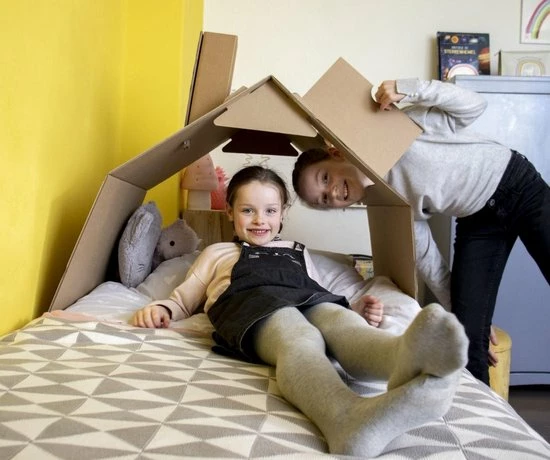 Kartonnen Kinderbed Huis - Speelhuisje - Sinterklaas Cadeau - Hobbykarton - KarTent 3 Kartonnen Kinderbed Huis - Speelhuisje - Sinterklaas Cadeau - Hobbykarton - KarTent - Afbeelding 3