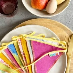 L.A.P. Atelier Vlaggenlijn Lentekriebels | 7,5 Meter | Stoffen Vlaggetjes | Duurzaam & Handgemaakt | Geel Groen Roze -Duurzamer-speelgoed Winkel 550x550 103