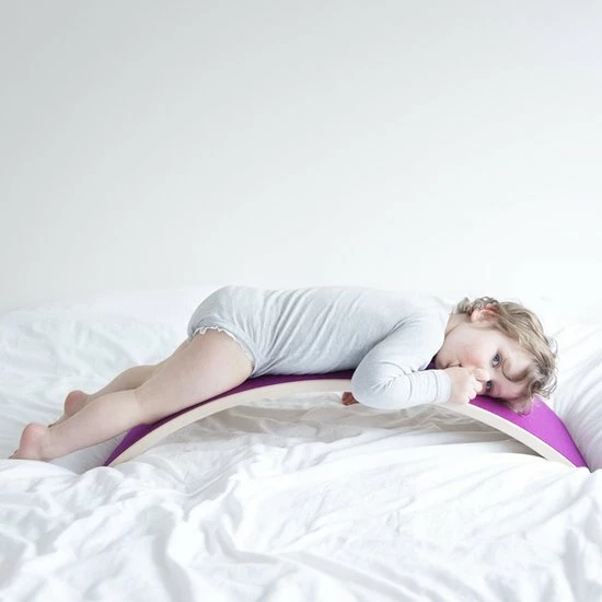 Wobbel Original Lucht (blauw) - Linnen / Whitewash Houten Balance Board Van 90 Cm Met Blauw Wolvilt 3 Wobbel Original Lucht (blauw) - Linnen / Whitewash Houten Balance Board Van 90 Cm Met Blauw Wolvilt - Afbeelding 3