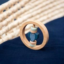 Trixie - Houten Ronde Rammelaar -Duurzamer-speelgoed Winkel 550x550 467