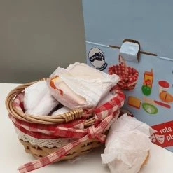 Small Foot Company Small Foot - Picnic Basket With Cuttable Fruits -Duurzamer-speelgoed Winkel 550x550 626