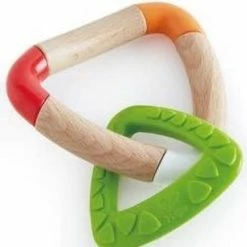 Hape Bijtdriehoek Met Handvat 10 Cm 7 Hape Bijtdriehoek Met Handvat 10 Cm -Duurzamer-speelgoed Winkel 550x647 4