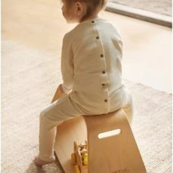 Wobbel Up Baby Muis - Houten Balans Zitje Met Lichtgrijs Persvilt - Zithoogte 32.5 Cm 9 Wobbel Up Baby Muis - Houten Balans Zitje Met Lichtgrijs Persvilt - Zithoogte 32.5 Cm -Duurzamer-speelgoed Winkel 550x816 2