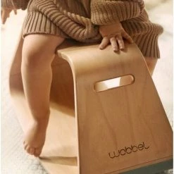 Wobbel Up Baby Muis - Houten Balans Zitje Met Lichtgrijs Persvilt - Zithoogte 32.5 Cm 11 Wobbel Up Baby Muis - Houten Balans Zitje Met Lichtgrijs Persvilt - Zithoogte 32.5 Cm -Duurzamer-speelgoed Winkel 550x816 4