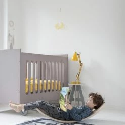 Wobbel Original Mosterd (geel) - Linnen / Whitewash Houten Balance Board Van 90 Cm Met Geel Wolvilt -Duurzamer-speelgoed Winkel 550x826 2